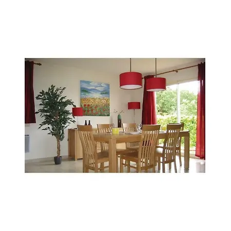 Feriehus Three-bedroom Holiday In Lanzac